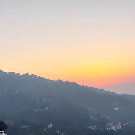 Surya Regency Premium 3 Km Before Mall Road Kasauli Exterior photo