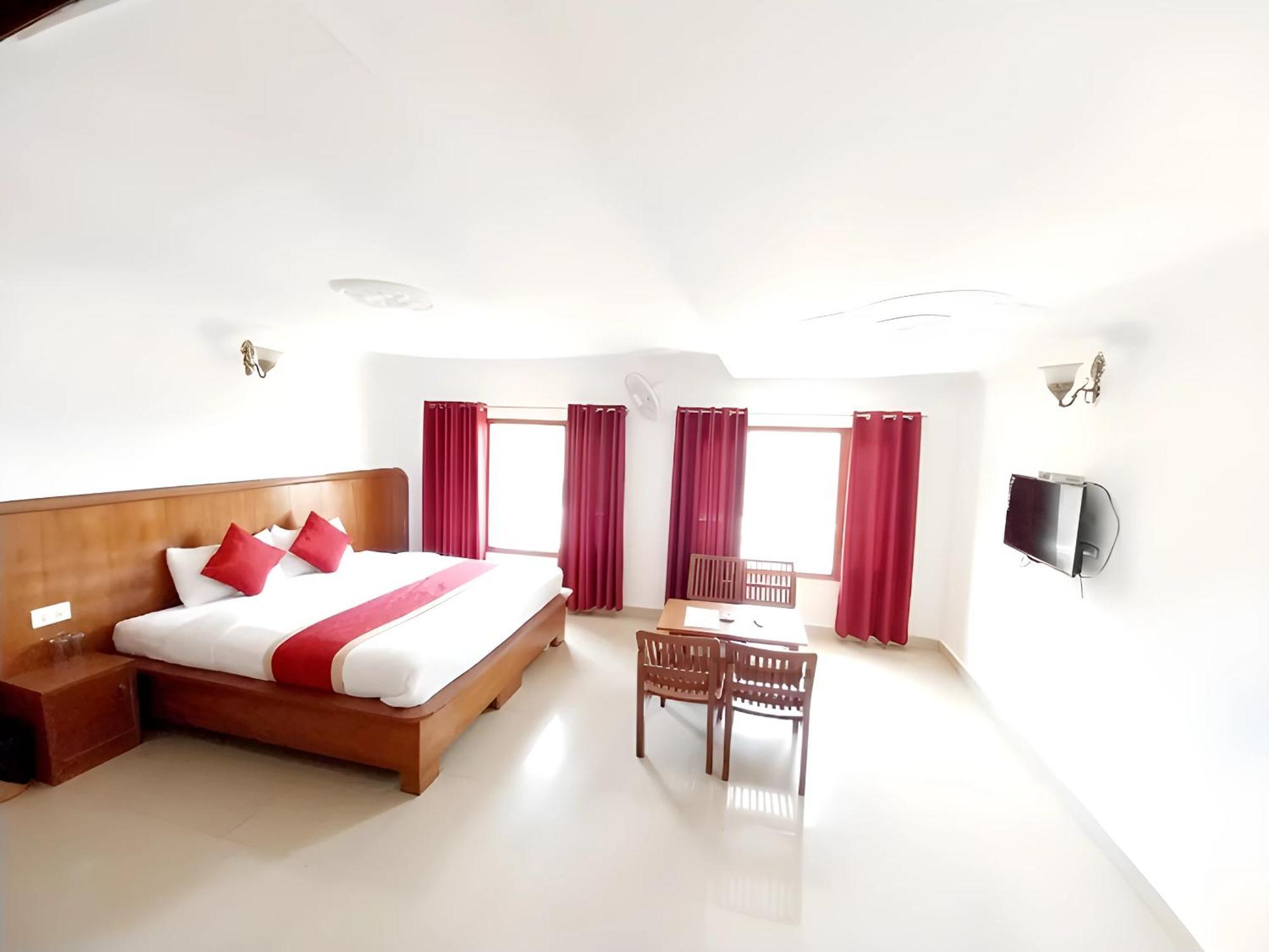 Surya Regency Premium 3 Km Before Mall Road Kasauli Room photo